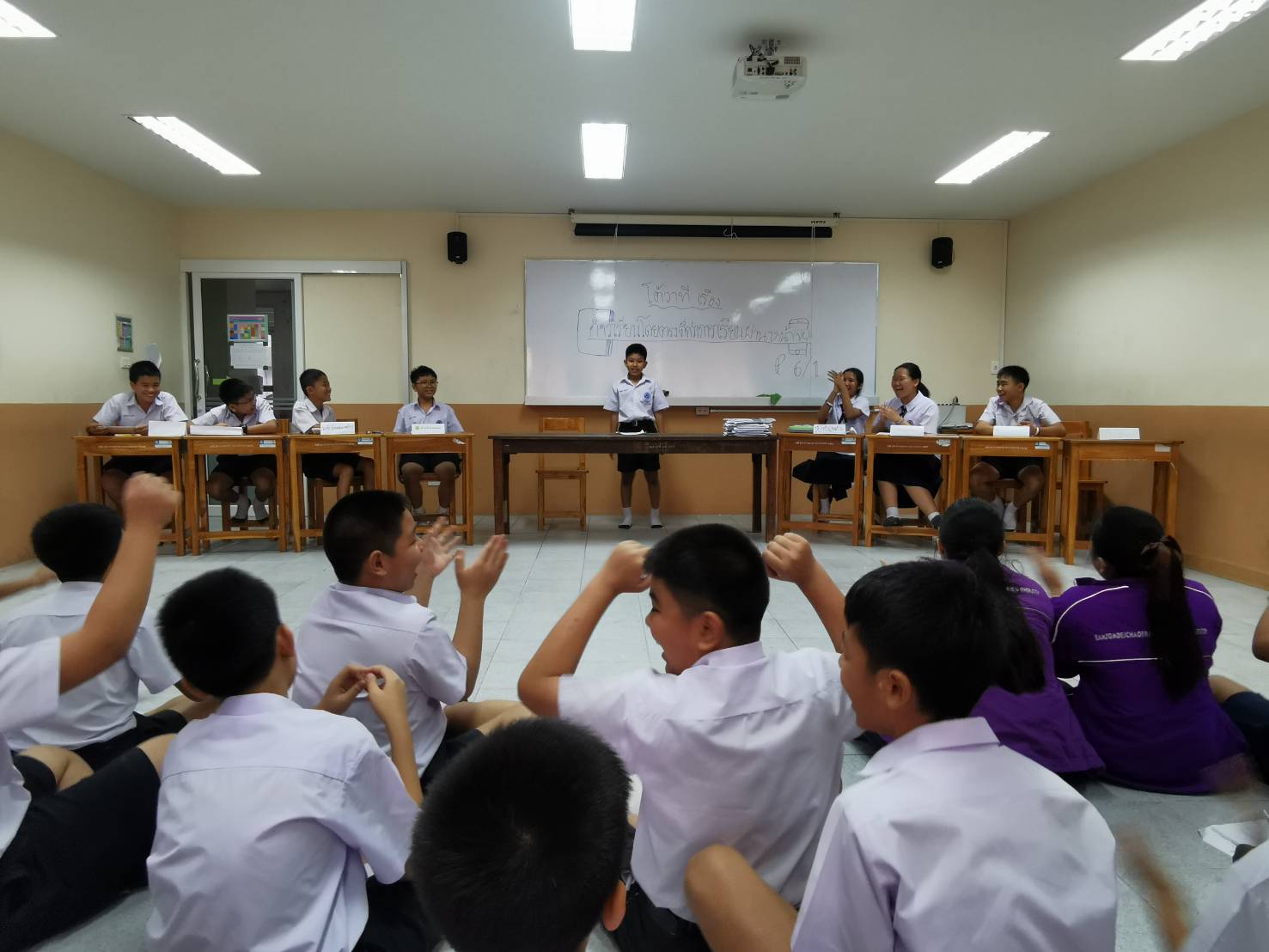 การสอนวิชาภาษาไทยในโรงเรียนสาธิตมหาวิทยาลัยราชภัฏบ้านสมเด็จเจ้าพระยา(ประถม)  : ทักษะการเรียนรู้ในศตวรรษที่ ๒๑
