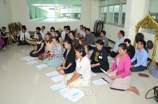 การสร้างหลักสูตรฝึกอบรมครูดนตรีไทยเพื่อเสริมสร้างคุณลักษณะด้านการขับร้องตามเกณฑ์มาตรฐานดนตรีไทย